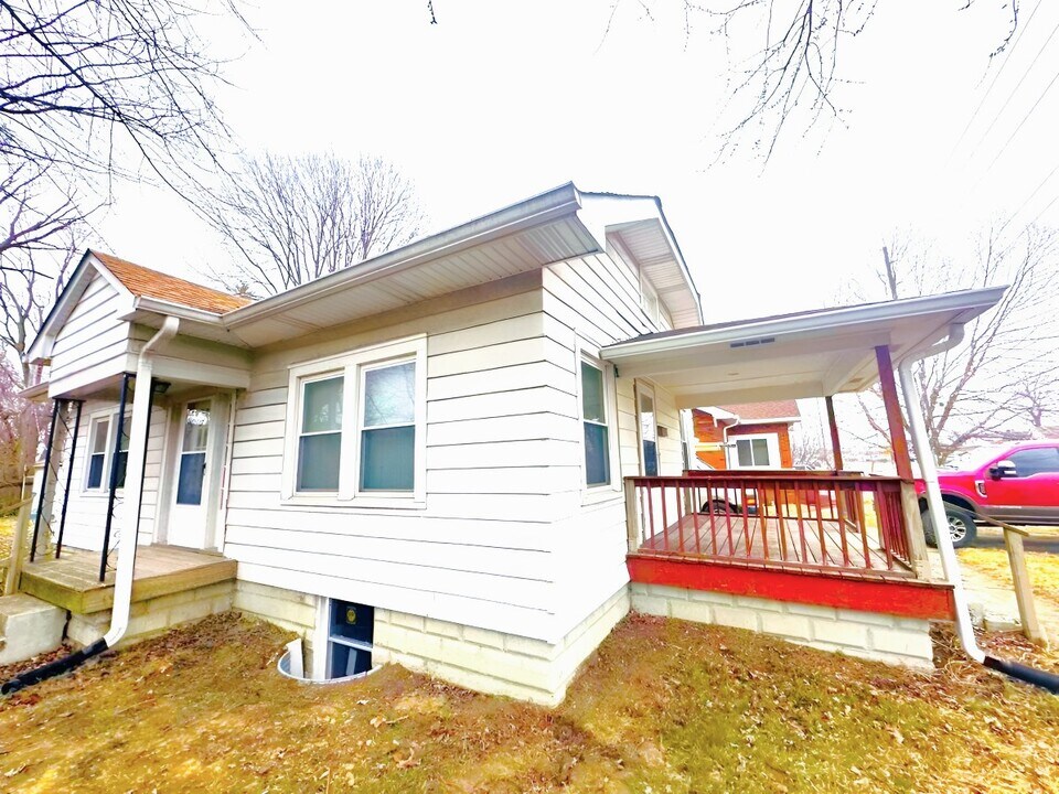 512 E Troy Ave in Indianapolis, IN - Building Photo