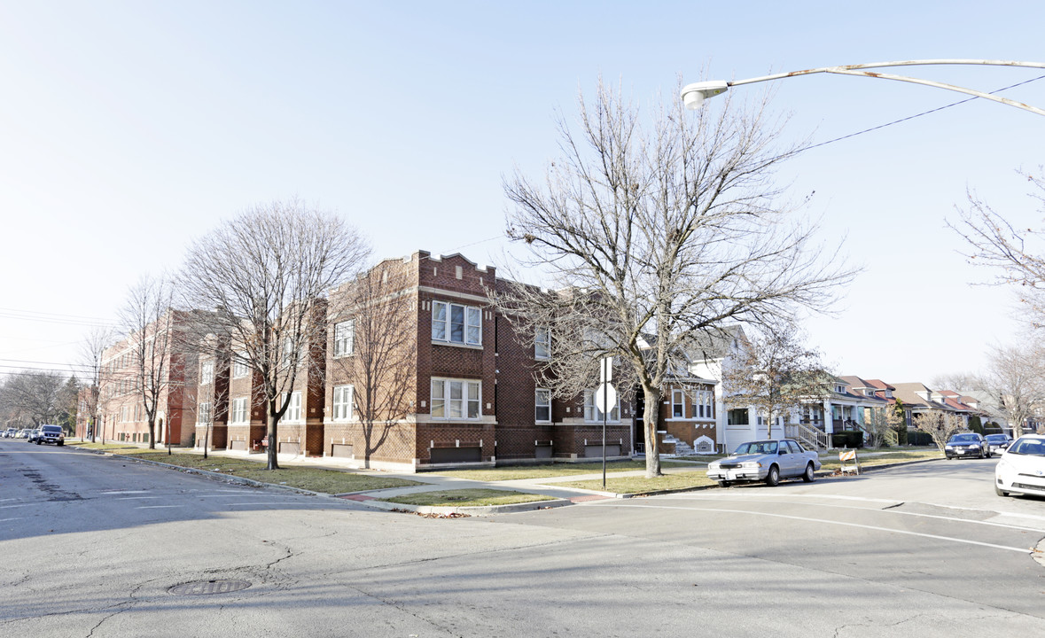 6556 S Troy St in Chicago, IL - Building Photo