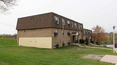 Lorelly Court Apartments in Baltimore, MD - Foto de edificio - Building Photo