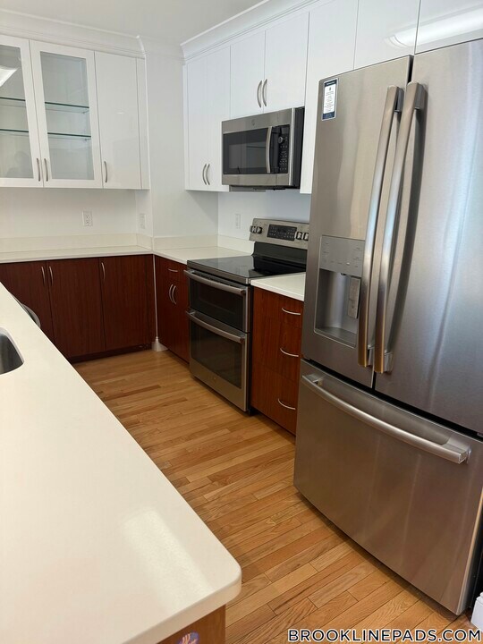 1443 Beacon St in Brookline, MA - Building Photo