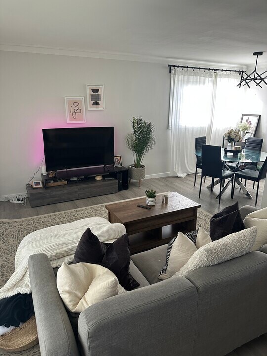 9 Echo Bay in Winnipeg, MB - Building Photo