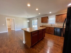 918 Whitecotton Dr in Carterville, IL - Building Photo - Building Photo