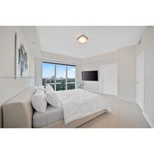 60 SW 13th St in Miami, FL - Building Photo - Building Photo