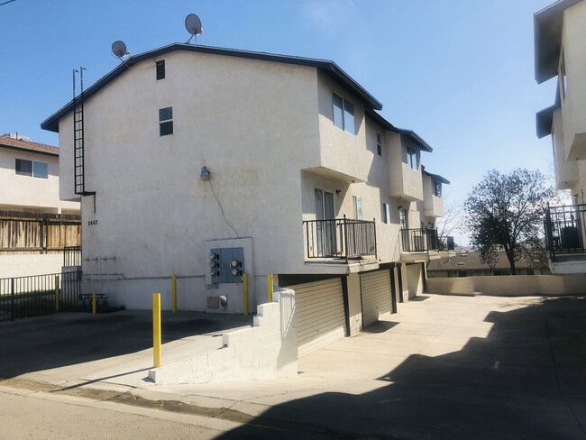 2667 Sunny Ln in Bakersfield, CA - Foto de edificio - Building Photo