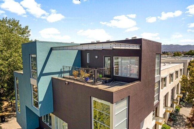 1364 Powell St in Emeryville, CA - Building Photo - Building Photo