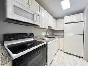 54 Fountain Ln in Weymouth, MA - Building Photo - Building Photo