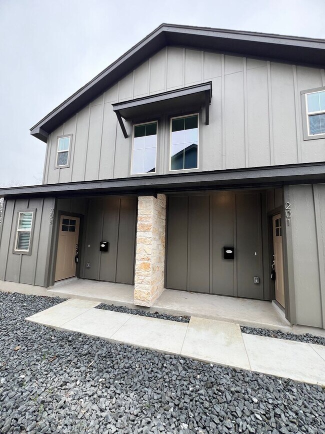 810 S Walters St in San Antonio, TX - Building Photo - Building Photo