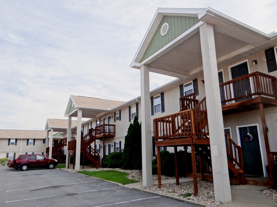 Grapevine Village in Morgantown, WV - Building Photo