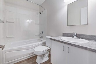 MacKenzie Manor in Regina, SK - Building Photo - Building Photo