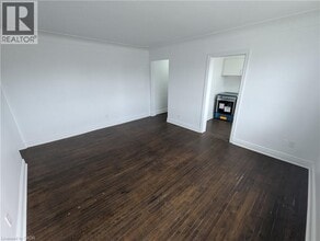 849 Brant St in Burlington, ON - Building Photo - Building Photo