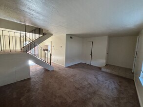 4196 Savannah Ln in Sacramento, CA - Building Photo - Building Photo