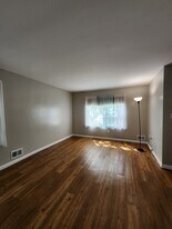 34 Barberry Ct in Trenton, NJ - Building Photo