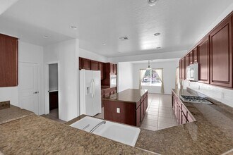 7810 Fieldfare Dr in North Las Vegas, NV - Building Photo - Building Photo