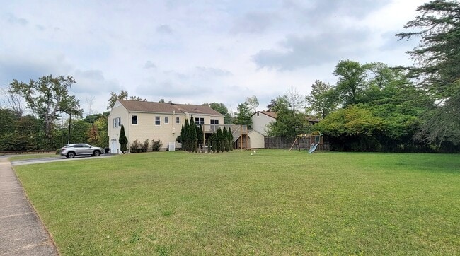 164 Little Falls Rd in Fairfield, NJ - Building Photo - Building Photo
