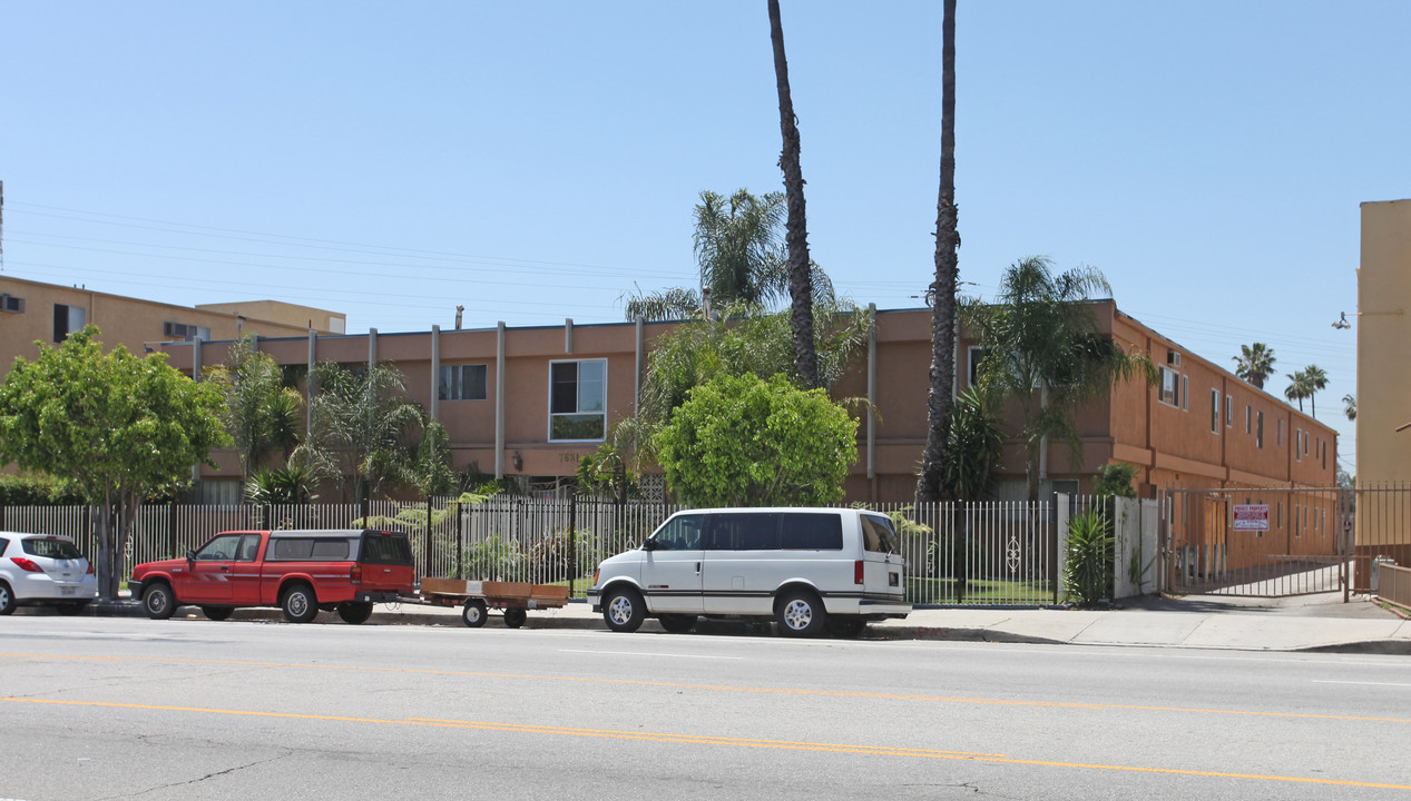 7631 Laurel Canyon Blvd in North Hollywood, CA - Building Photo