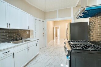 37 Poplar St in Jersey City, NJ - Building Photo - Building Photo