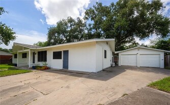 5729 Abby Dr in Corpus Christi, TX - Building Photo