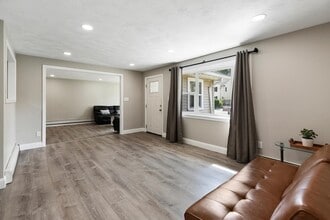 18 Brookfield Dr in Brockton, MA - Building Photo - Building Photo