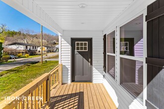 68 Spencer St in Clyde, NC - Foto de edificio - Building Photo