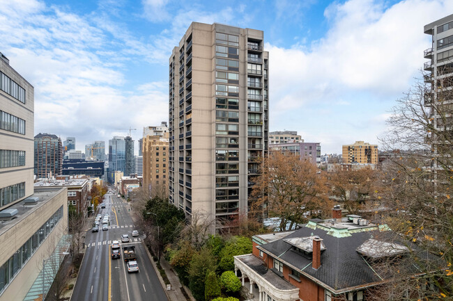 Parkview Plaza in Seattle, WA - Foto de edificio - Building Photo