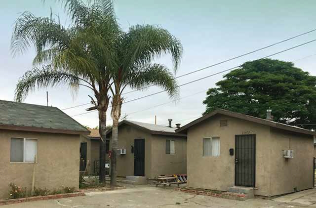 Filmore Court in Pacoima, CA - Foto de edificio