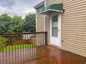 63 Orchard St in Marlboro, NY - Foto de edificio - Building Photo