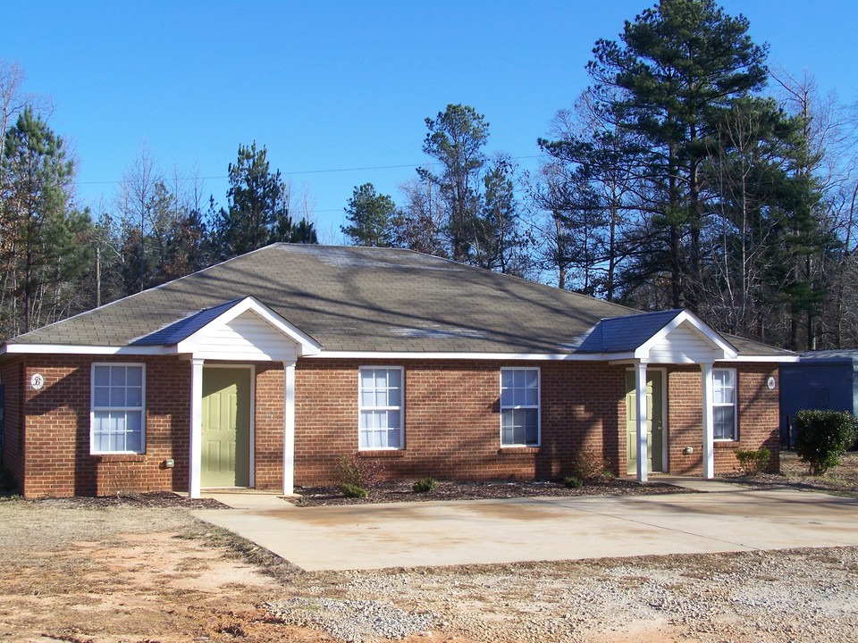 1583 Old Highway 85 in Senoia, GA - Foto de edificio