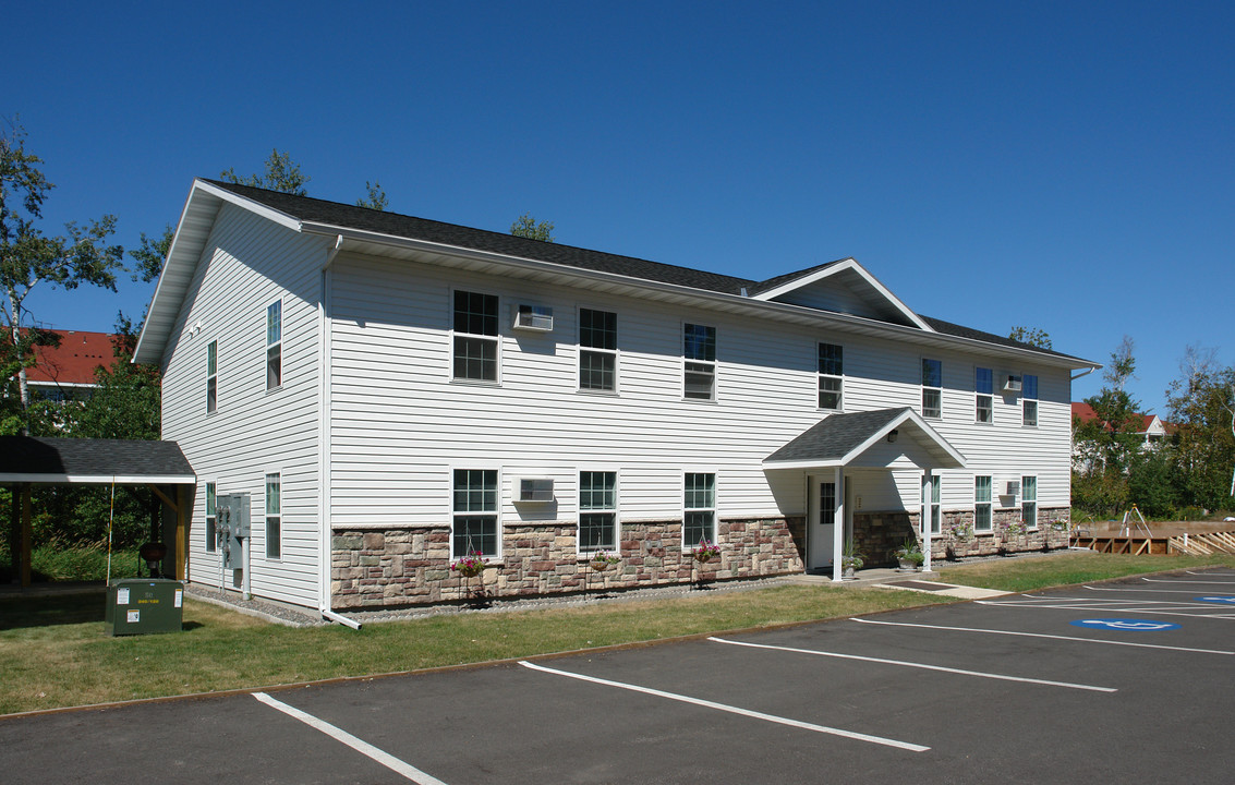 pine grove apartments in Duluth, MN - Building Photo