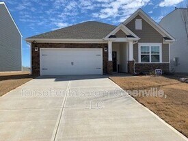 938 Pineland Dr in Woodruff, SC - Building Photo