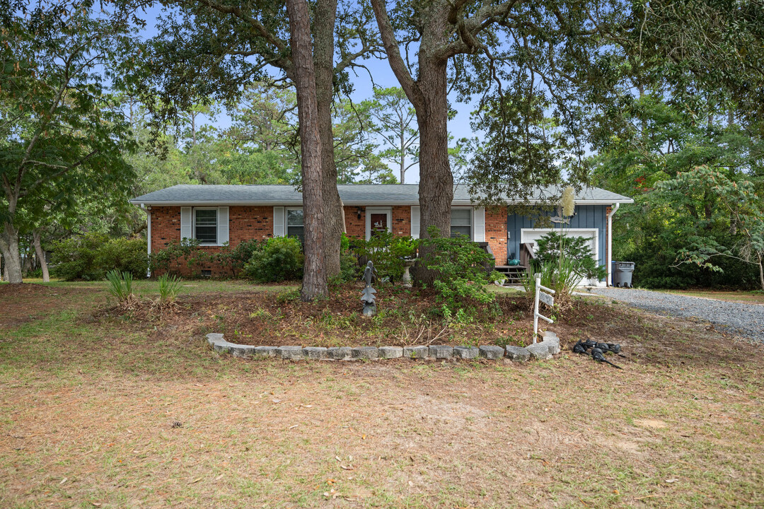 220 NE 46th St in Oak Island, NC - Building Photo