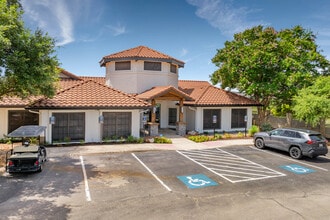 Sendero Ridge in San Antonio, TX - Building Photo - Building Photo