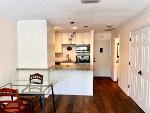 1815 Robalo Dr, Unit C201 in Vero Beach, FL - Foto de edificio - Building Photo