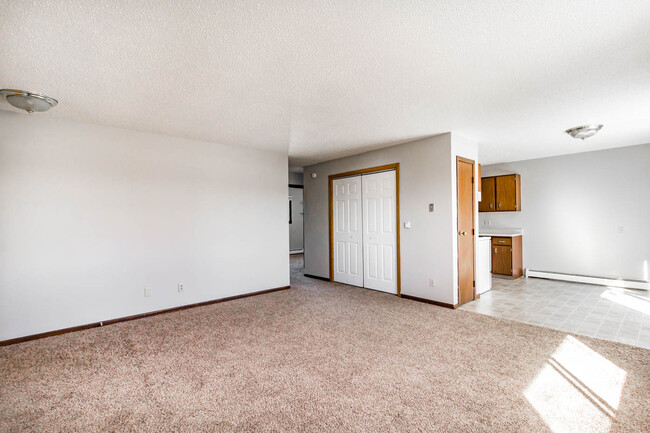 Sunrise Apartments in Sioux Falls, SD - Building Photo - Building Photo