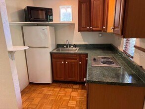 2616 SW 4th Pl-Unit -Apt A in Gainesville, FL - Building Photo - Building Photo