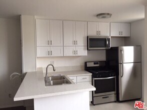 11730 W Sunset Blvd in Los Angeles, CA - Building Photo - Building Photo