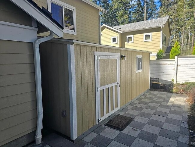 12905 NE 90th St in Kirkland, WA - Building Photo - Building Photo
