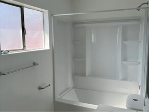 1901 W Martin Luther King Jr Blvd, Unit 9 in Los Angeles, CA - Building Photo - Building Photo
