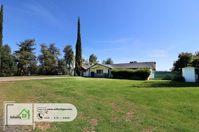 8759 Airport Rd in Redding, CA - Building Photo - Building Photo