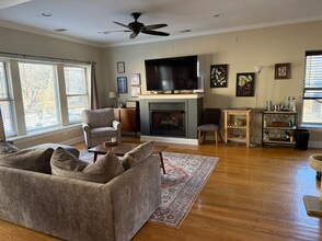 1215 W Sunnyside Ave, Unit 1 in Chicago, IL - Foto de edificio - Building Photo