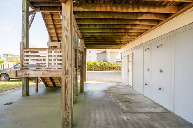 1705 Carolina Beach Ave N in Carolina Beach, NC - Building Photo - Building Photo