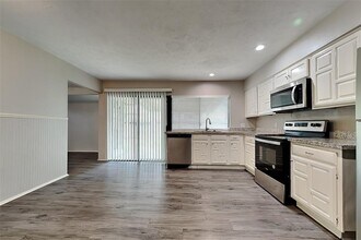 18311 Navajo Trail Dr in Spring, TX - Building Photo - Building Photo