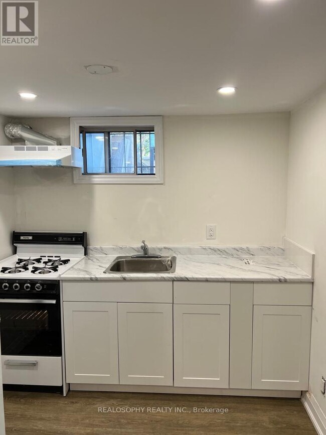 101 Auburn Ave in Toronto, ON - Building Photo - Building Photo