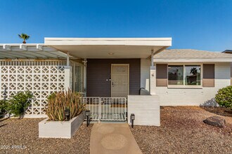 10824 W Crosby Dr in Sun City, AZ - Building Photo - Building Photo