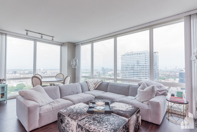 757 N Orleans St, Unit #  02009 in Chicago, IL - Building Photo - Building Photo