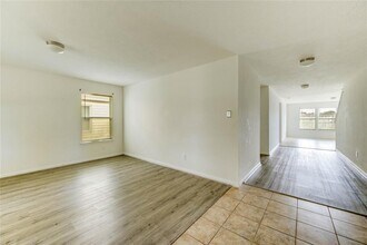 16003 Peach Bluff Ln in Cypress, TX - Foto de edificio - Building Photo