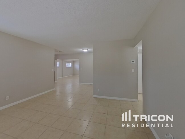 3327 Kingston St N in St. Petersburg, FL - Building Photo - Building Photo