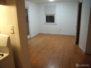 634 St Georges Ave in Woodbridge Township, NJ - Building Photo - Building Photo