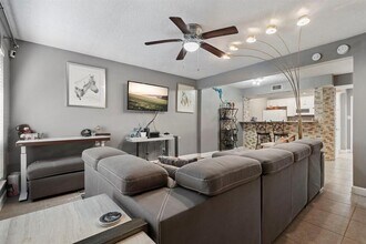 6111 Beverly Hill St in Houston, TX - Building Photo - Building Photo