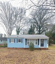 401 Sheppard St in West Point, GA - Building Photo