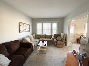 42 Lowden Ave, Unit 2 in Somerville, MA - Foto de edificio - Building Photo
